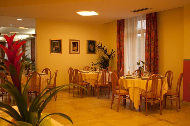 Hotel Augustus Montecatini Terme Exterior photo